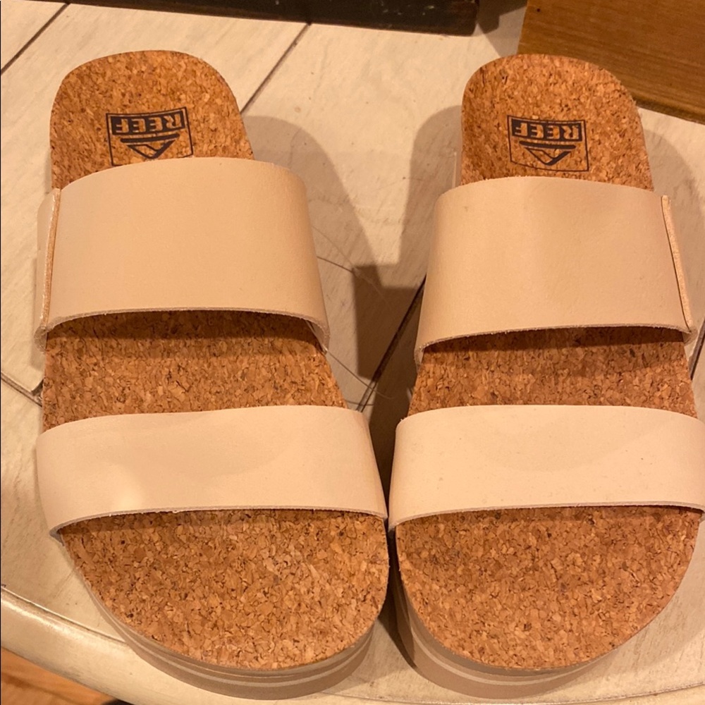 Reef Women's Cream Sandals NWOT - Picture 2 of 5